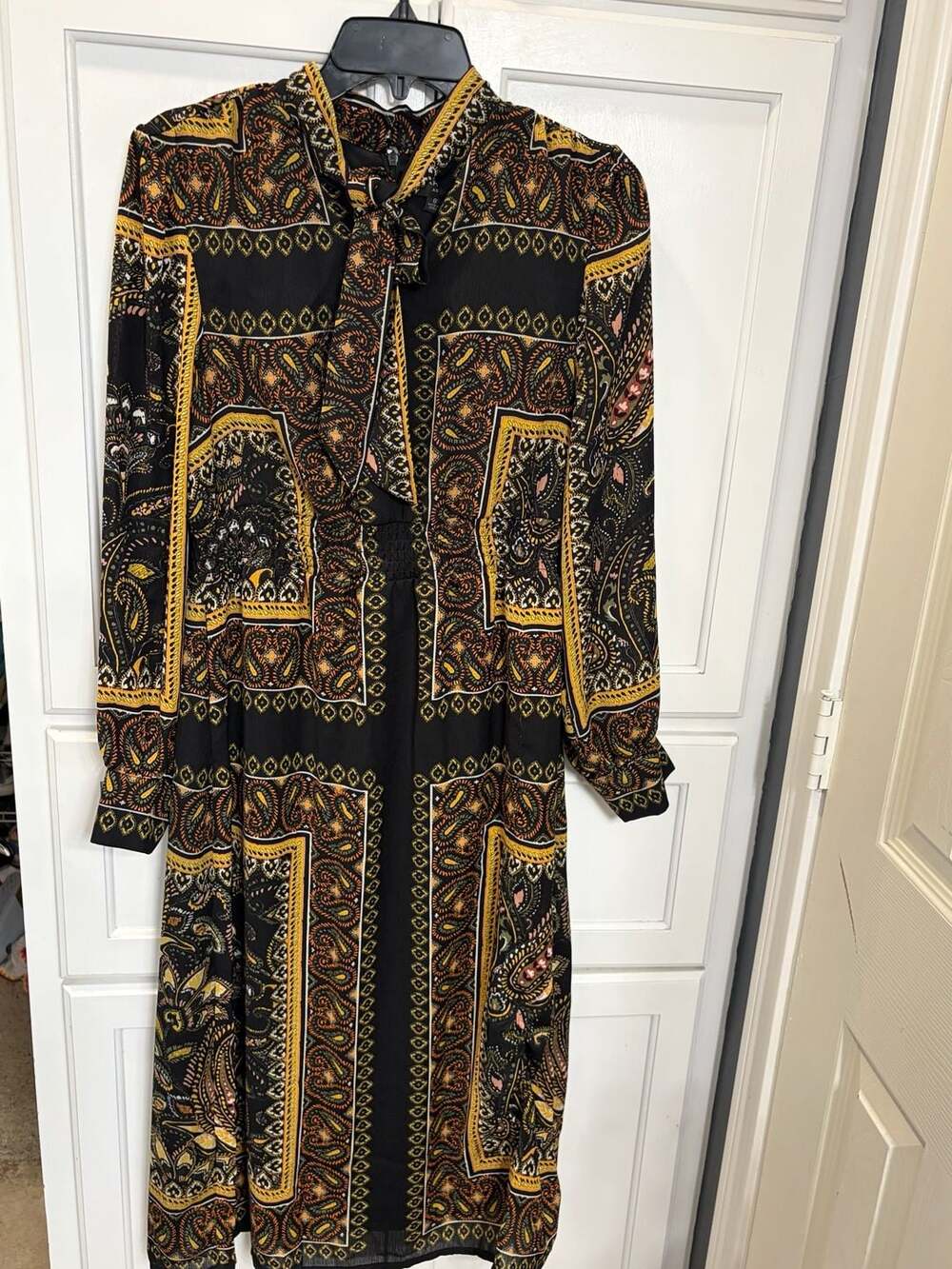 Tahari ASL Women's Long Sleeve Tie Neck Paisley Dress Size 6 Boho Flowy NWT